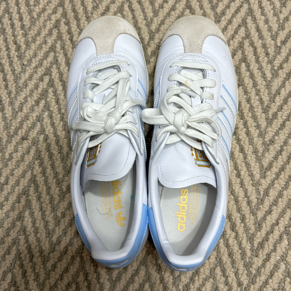Women’s adidas size 8 great condition!